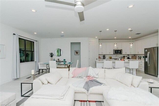 Building Photo - 5939 Gala Dr