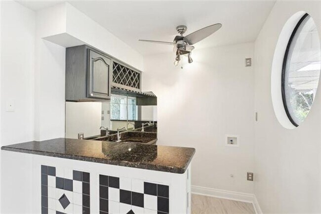 Building Photo - Beautiful Water Front Home