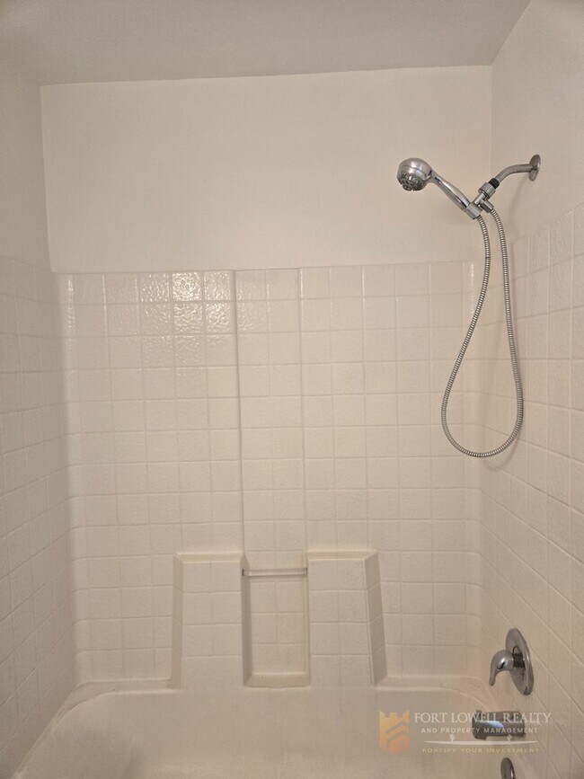 Building Photo - Fully remodeled, spacious 3 bed 2.5 bath, two-story home in Phoenix