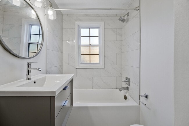 Building Photo - 704 S Arlington Mill Dr