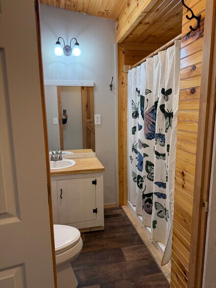 Building Photo - 195 Little River Rd