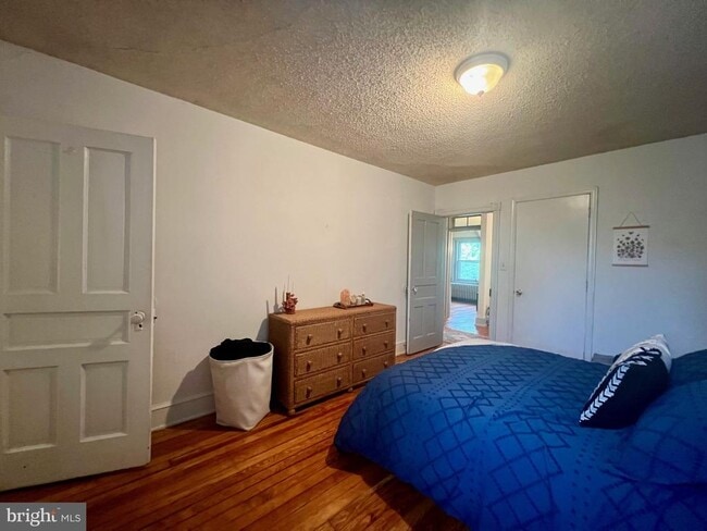 Building Photo - 1507 W 14th St