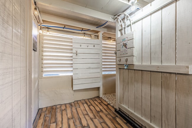 Building Photo - 1680 Hemingway Dr SW