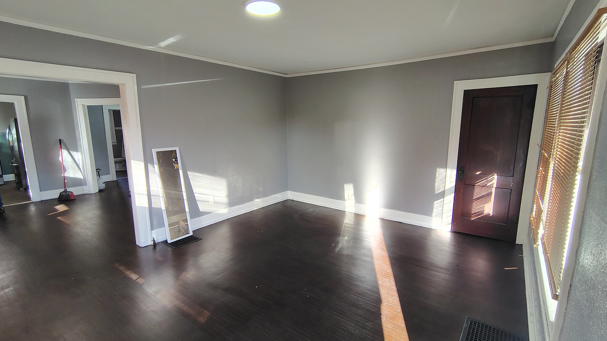 Building Photo - 320 W Elm St