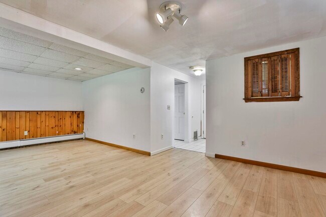 Building Photo - 76 Groton Rd