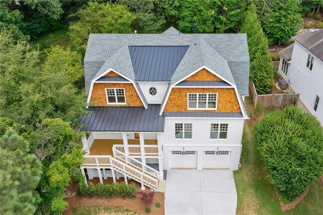 Building Photo - 2717 Skyland Dr NE