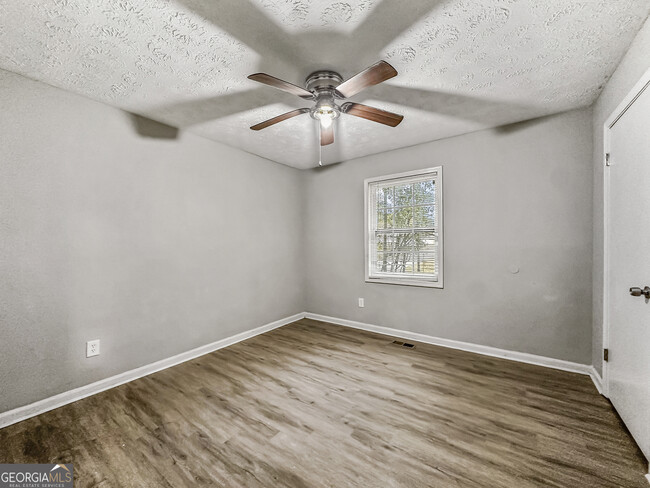 Building Photo - 4187 Clearview Dr