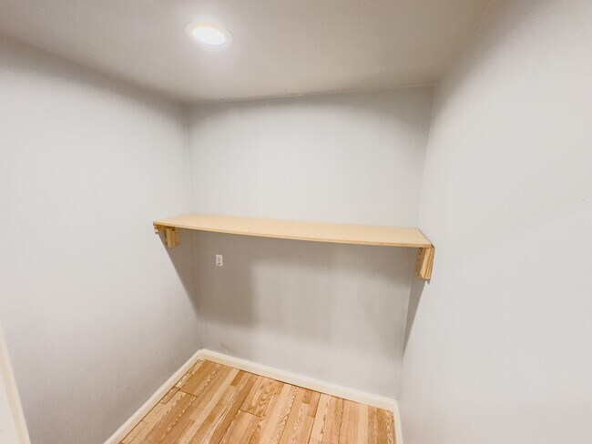 Building Photo - 2222 Carnes St