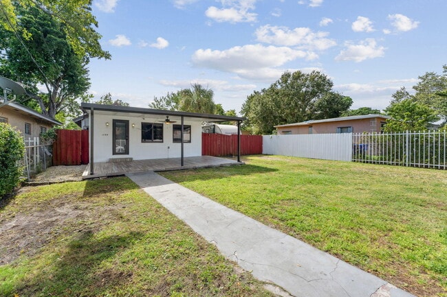 Building Photo - 1204 NW 70th St