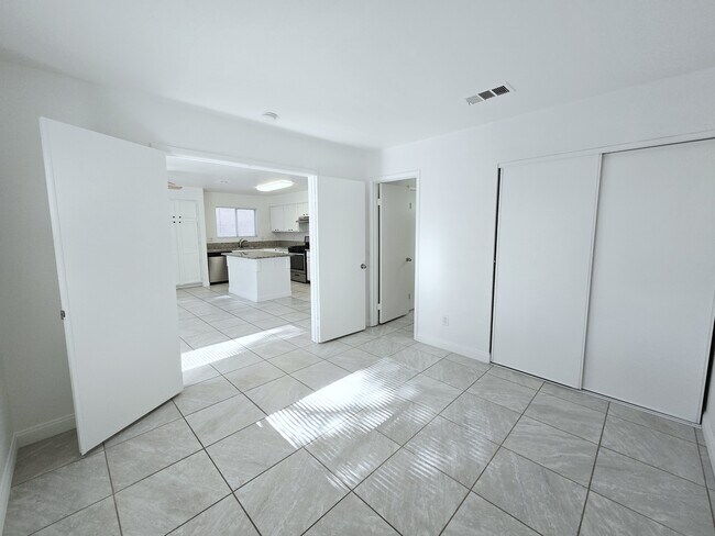 Building Photo - 9433 Valencia Canyon Dr