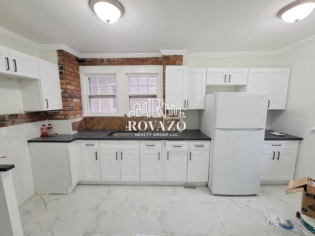 Building Photo - 143 Bailey Ave