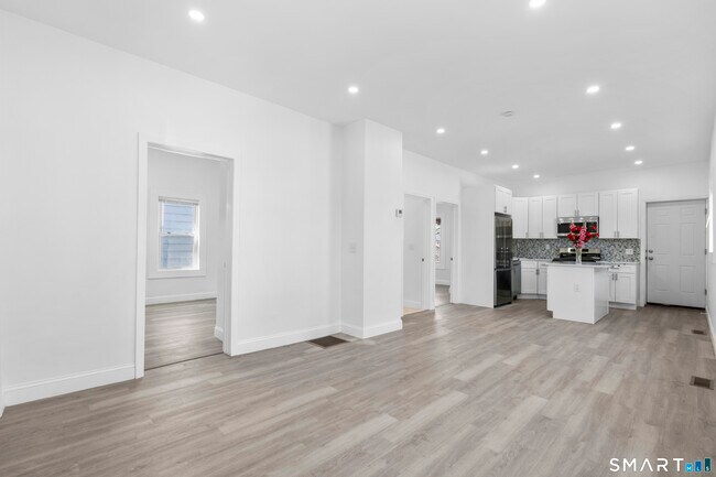 Building Photo - 93 Spring St