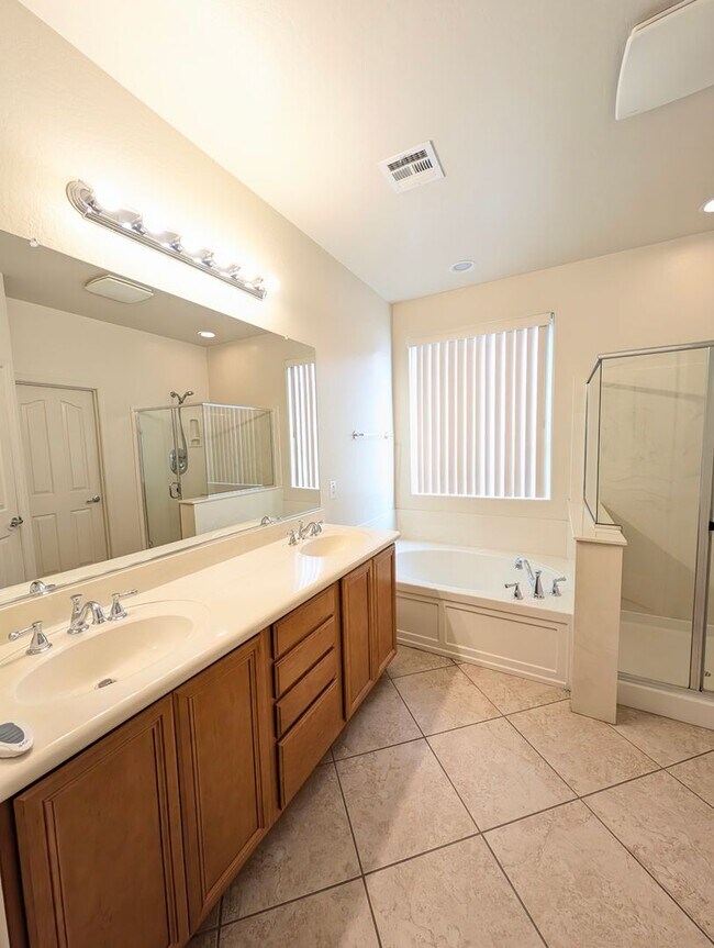 Building Photo - AVAILABLE NOW IN GREAT CHANDLER LOCATION!!!