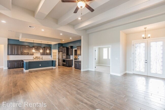 Building Photo - 5 br, 2.5 bath House - 1065 Datura