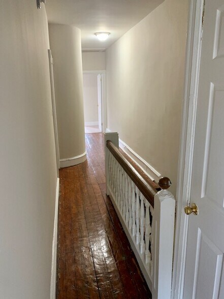 Building Photo - 221 Buckingham Pl