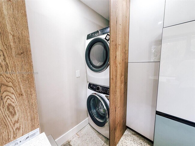 Building Photo - 425 NE 103rd St