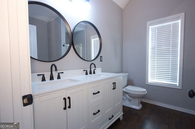 Building Photo - 413 Vista Way