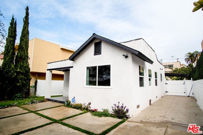 Building Photo - 3748 Veteran Ave