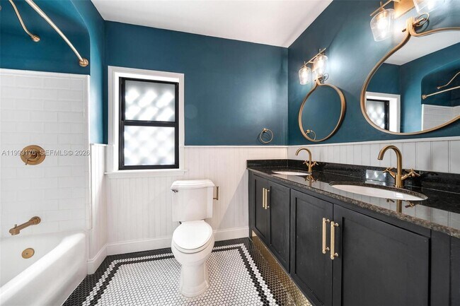 Building Photo - 447 Giralda Ave