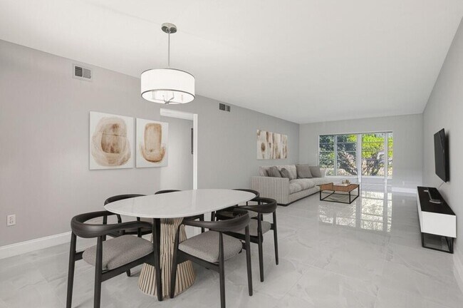 Building Photo - 2202 Lucaya Bend