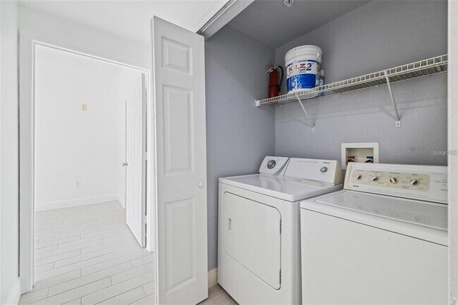 Building Photo - 5571 Rosehill Rd