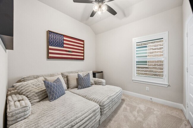 Building Photo - 2102 Clearwater Way