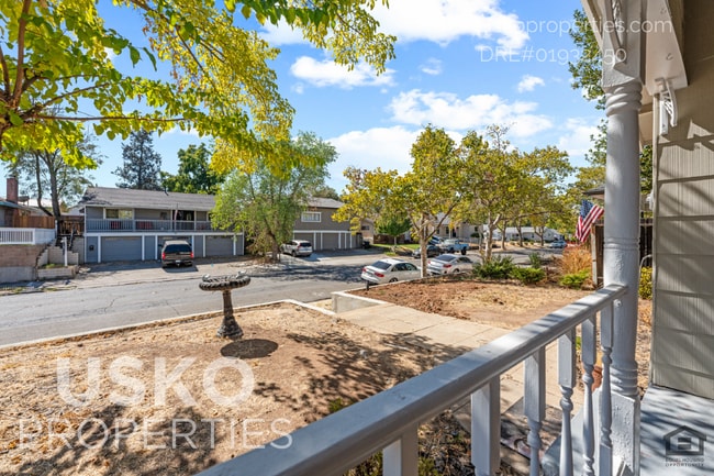 Building Photo - 808 Main St