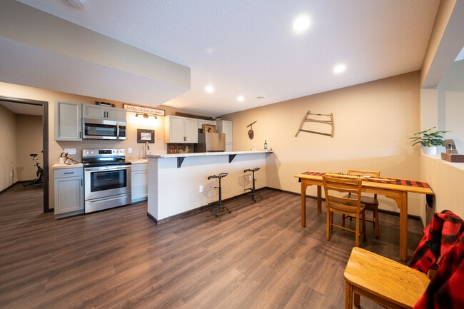 Building Photo - 280 Primrose Path
