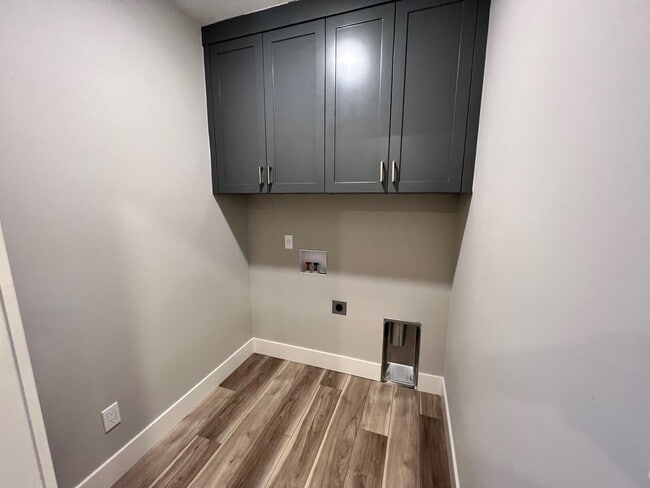 Building Photo - Application Pending - 3 Bedroom House For ...