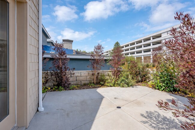 Building Photo - Grant Avenue B