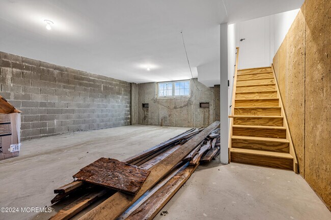 Building Photo - 333 1st St