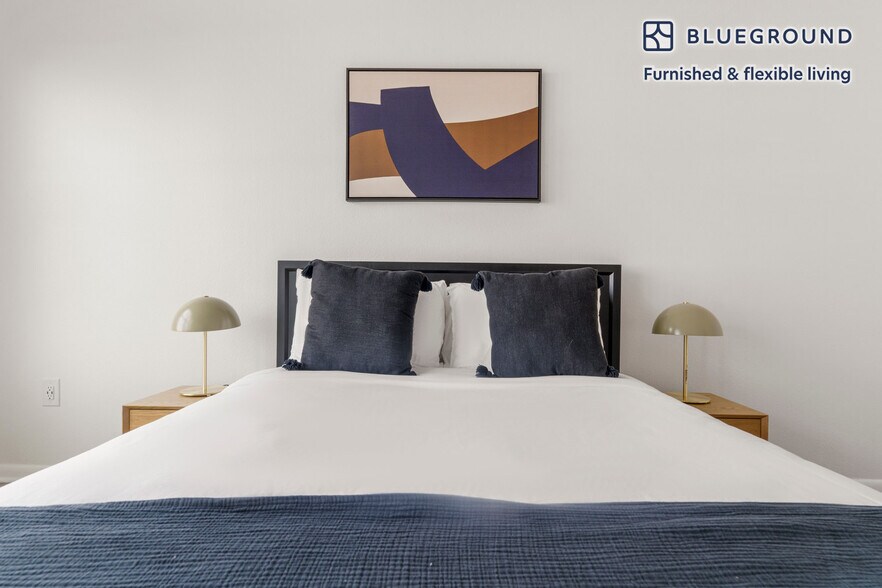 Building Photo - 3210 Esperanza Crossing