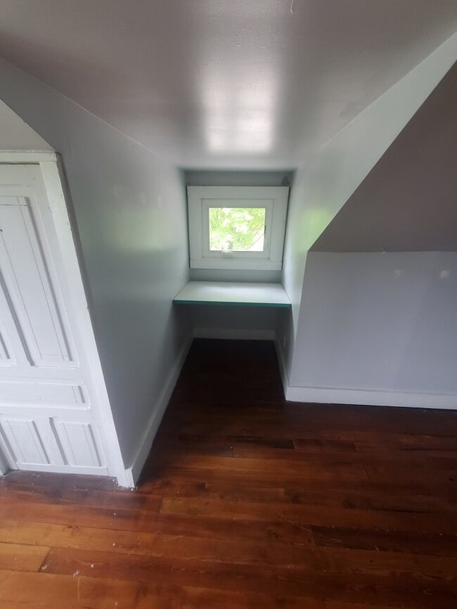 Building Photo - Check out this beautiful 3BR/2BA bungalow ...