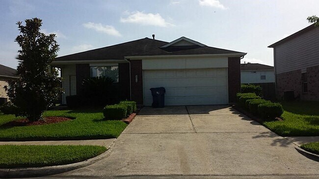 Primary Photo - 2015 Foxhill Dr