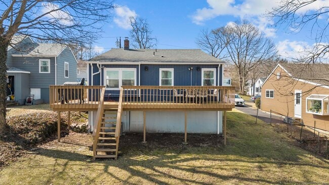 Building Photo - 27 Strathmore Rd