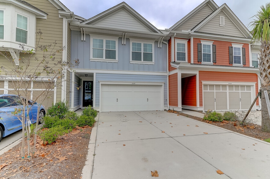 Front of house - 2069 Kings Gate Ln