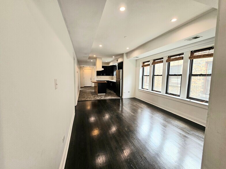 Building Photo - 2209 W Arthur Ave