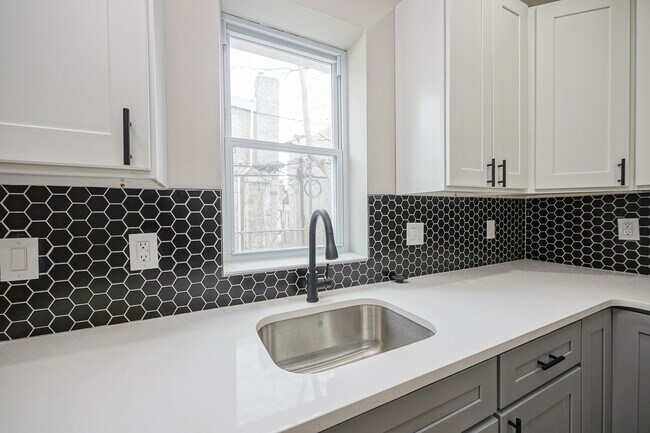 Building Photo - 1335 S Stanley St