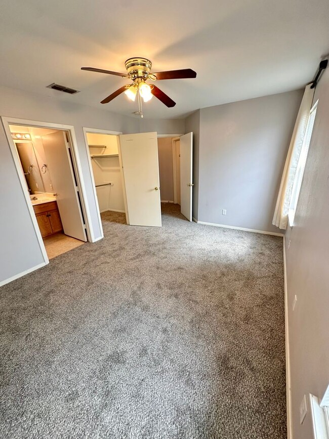 Building Photo - 2 Bedroom Home in Lindale ISD!
