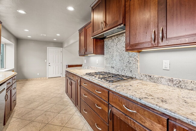 Building Photo - 9351 La Suvida Dr