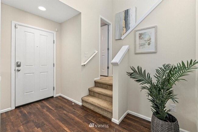 Building Photo - Keep Cool in this Air Conditioned Home in Gated Community!
