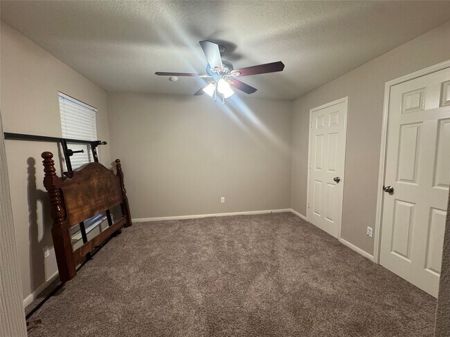 Building Photo - 711 W Clady Dr