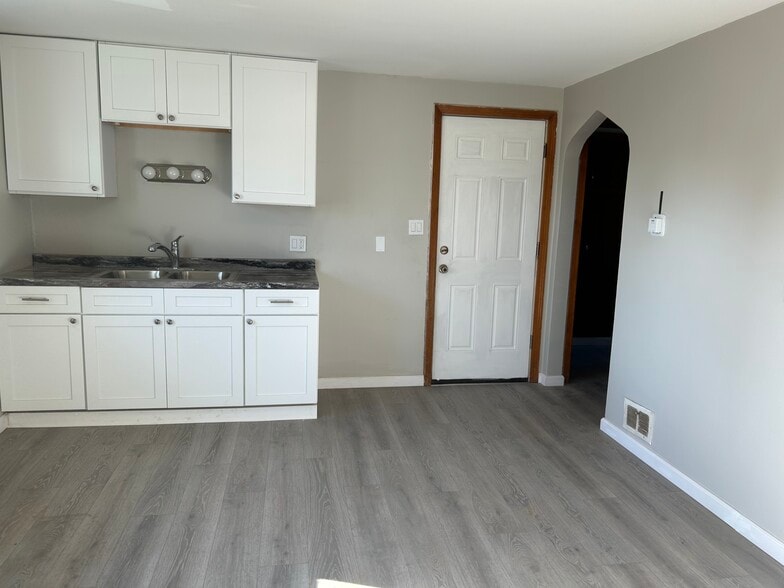 Kitchen - 35 Willow St