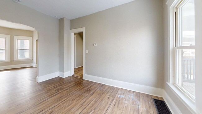 Building Photo - Lease to own! 5 bedroom/1 bath, Old Brooklyn.