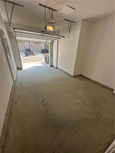 Building Photo - 352 Skylar Ct SE