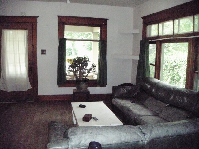 Building Photo - Charming, Spacious Rental in Old Town Fort Collins | Avail. 08/01/2026