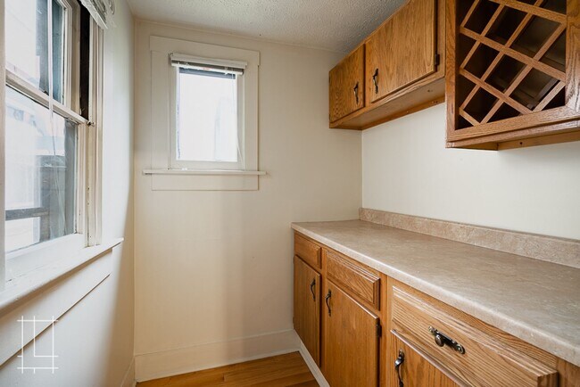 Building Photo - 836 Neil Ave