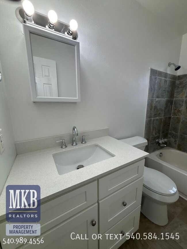 Building Photo - 1227 Ruddell Rd