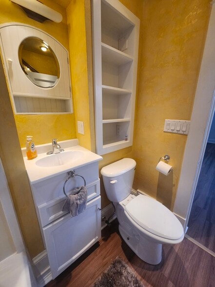 Building Photo - 796 Larpenteur Ave W