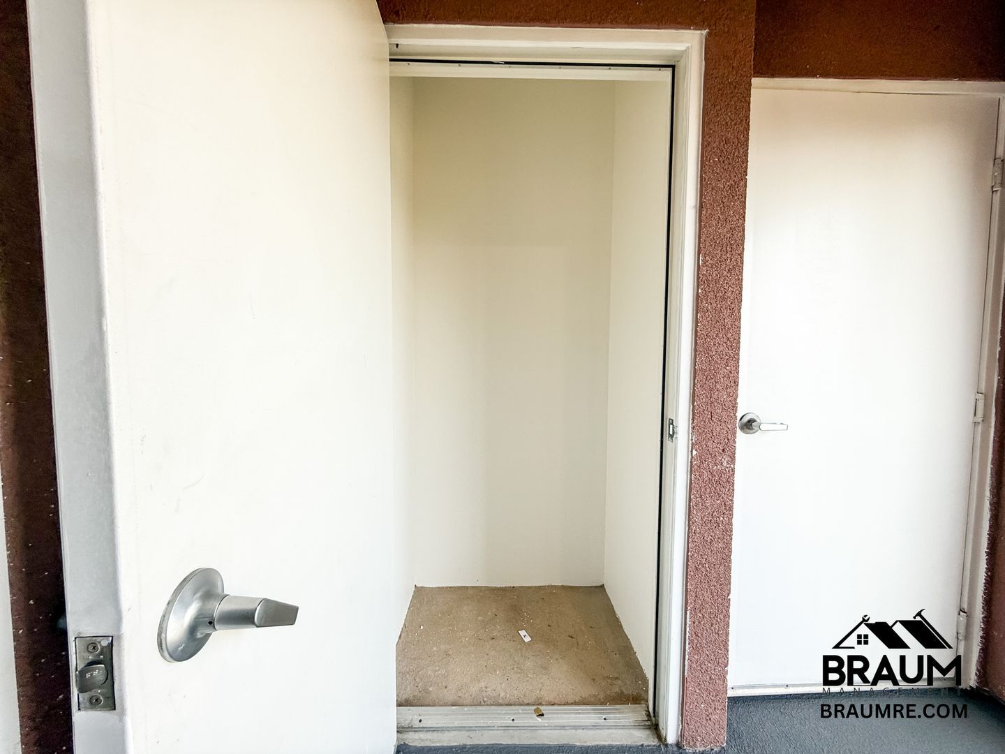 Building Photo - 332 S Virgil Ave